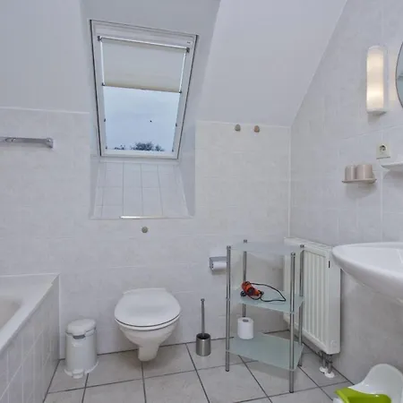 Ferienhaus Gisela Ferienwohnung Vilmblick * Neuendorf (Rugen)