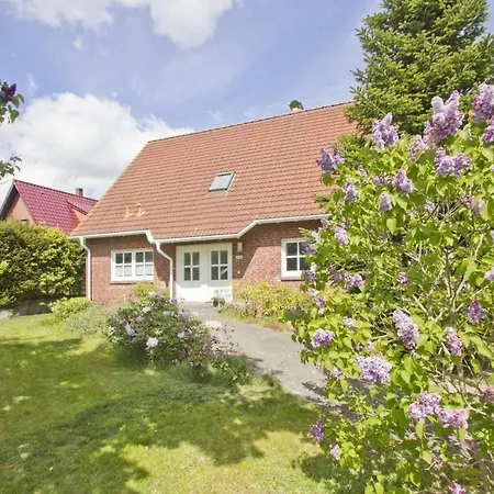 Ferienhaus Gisela Ferienwohnung Vilmblick Neuendorf (Rugen)