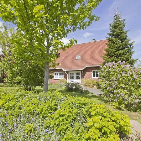 Apartment Ferienhaus Gisela Ferienwohnung Vilmblick Neuendorf (Rugen)